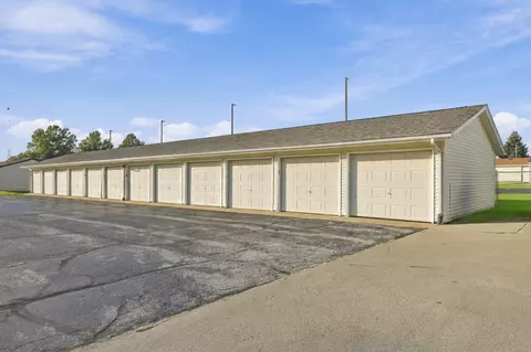 Exterior - 800 E Iowa St #2A, Eldridge, IA 52748 photo 3 of 3