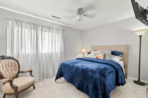 Bedroom - 800 E Iowa St #2A, Eldridge, IA 52748 photo 1 of 6