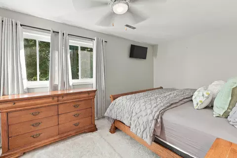 Bedroom - 800 E Iowa St #2A, Eldridge, IA 52748 photo 4 of 6