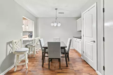 Dining - 800 E Iowa St #2A, Eldridge, IA 52748 photo 1 of 3