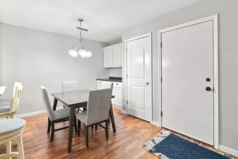 Dining - 800 E Iowa St #2A, Eldridge, IA 52748 photo 2 of 3
