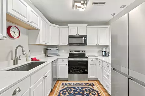 Kitchen - 800 E Iowa St #2A, Eldridge, IA 52748 photo 2 of 3