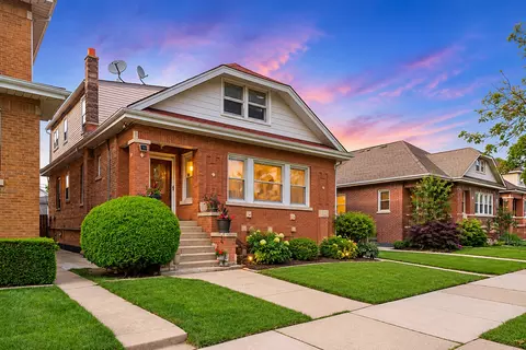 5438 W Melrose St, Chicago, IL 60641