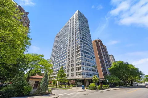 3900 N Lake Shore Dr #17F, Chicago, IL 60613