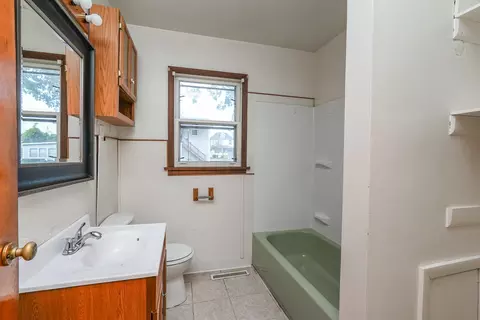 Bath - 140 Section Line Rd, Manteno, IL 60950 photo 2 of 2