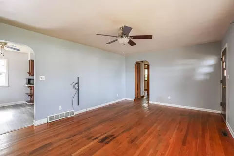 Living - 140 Section Line Rd, Manteno, IL 60950 photo 4 of 6