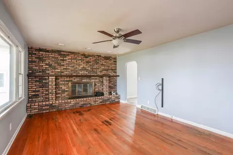 Living - 140 Section Line Rd, Manteno, IL 60950 photo 1 of 6