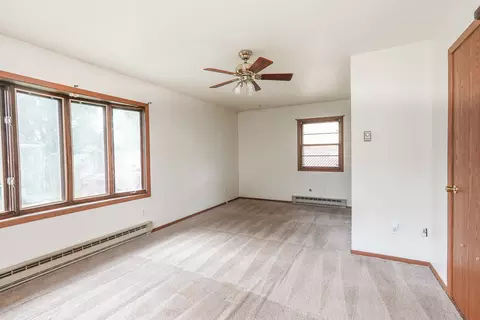 Living - 140 Section Line Rd, Manteno, IL 60950 photo 6 of 6