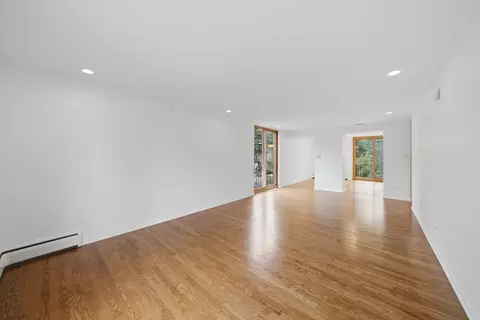 Living - 1473 E Park Pl, Chicago, IL 60637 photo 4 of 9