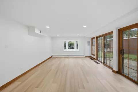 Living - 1473 E Park Pl, Chicago, IL 60637 photo 7 of 9