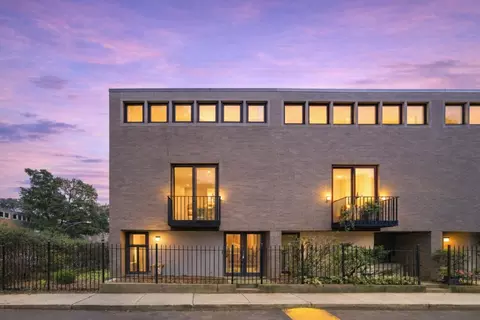 1473 E Park Pl, Chicago, IL 60637