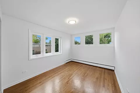 Bedroom - 1473 E Park Pl, Chicago, IL 60637 photo 4 of 6