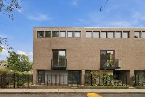 Exterior - 1473 E Park Pl, Chicago, IL 60637 photo 2 of 7