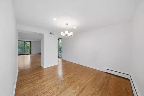 Dining - 1473 E Park Pl, Chicago, IL 60637 photo 1 of 3