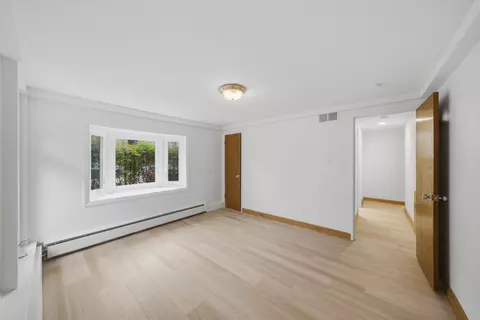 Bedroom - 1473 E Park Pl, Chicago, IL 60637 photo 6 of 6