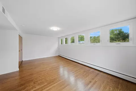 Bedroom - 1473 E Park Pl, Chicago, IL 60637 photo 2 of 6