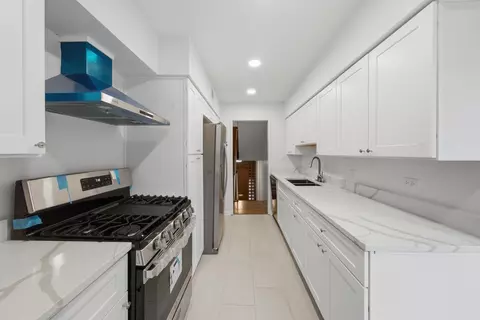 Kitchen - 1473 E Park Pl, Chicago, IL 60637 photo 2 of 4
