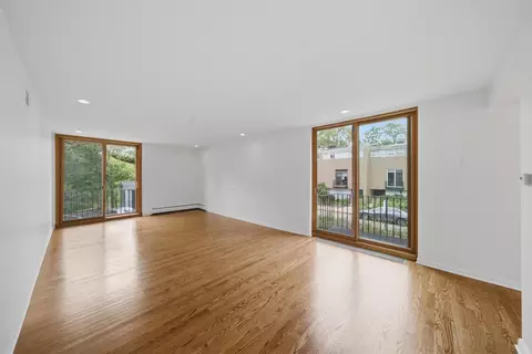 Living - 1473 E Park Pl, Chicago, IL 60637 photo 2 of 9