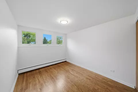 Bedroom - 1473 E Park Pl, Chicago, IL 60637 photo 5 of 6