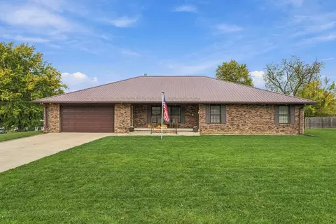 1011 W Mill St, Bloomington, IL 61701