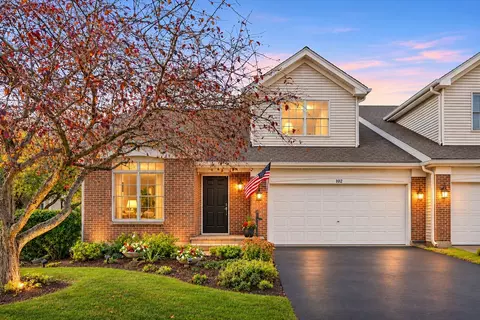 102 Fairfax Cir, Sugar Grove, IL 60554
