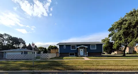 10301 Minnick Ave, Oak Lawn, IL 60453