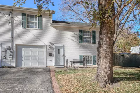 607 N 9th St, Dekalb, IL 60115