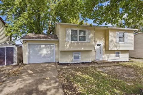 2110 W 58th St, Davenport, IA 52806