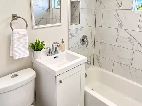 Bath - 16549 Winchester Ave, Markham, IL 60428 photo 1 of 2