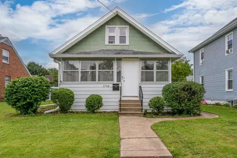 Exterior - 1718 13th Ave, Moline, IL 61265 photo 1 of 5