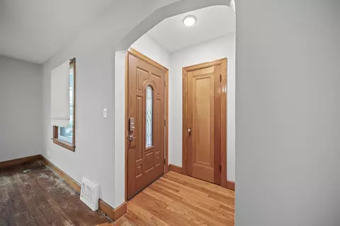 Entry Way - 2421 14th Ave, Moline, IL 61265 photo 1 of 4