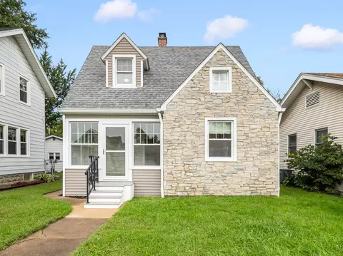 Exterior - 2421 14th Ave, Moline, IL 61265 photo 1 of 4