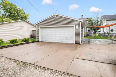Exterior - 2421 14th Ave, Moline, IL 61265 photo 4 of 4