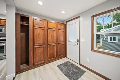 Entry Way - 2421 14th Ave, Moline, IL 61265 photo 4 of 4