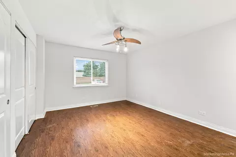 Bedroom - 400 E Kensington Rd #B, Mount Prospect, IL 60056 photo 4 of 8