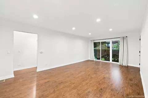 Living - 400 E Kensington Rd #B, Mount Prospect, IL 60056 photo 3 of 6