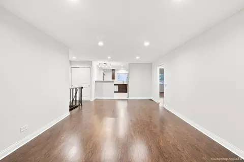 Living - 400 E Kensington Rd #B, Mount Prospect, IL 60056 photo 4 of 6