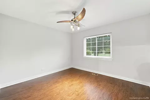 Bedroom - 400 E Kensington Rd #B, Mount Prospect, IL 60056 photo 5 of 8