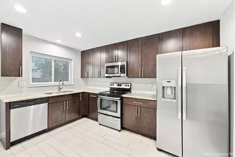 Kitchen - 400 E Kensington Rd #B, Mount Prospect, IL 60056 photo 2 of 3
