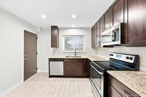 Kitchen - 400 E Kensington Rd #B, Mount Prospect, IL 60056 photo 3 of 3