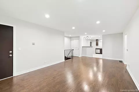 Living - 400 E Kensington Rd #B, Mount Prospect, IL 60056 photo 2 of 6