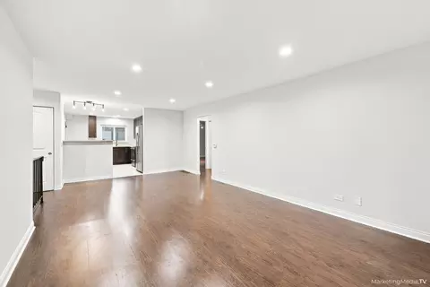 Living - 400 E Kensington Rd #B, Mount Prospect, IL 60056 photo 5 of 6