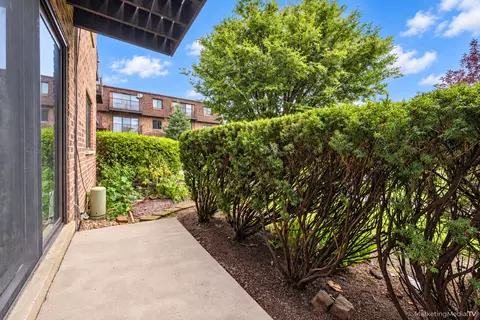 Exterior - 400 E Kensington Rd #B, Mount Prospect, IL 60056 photo 2 of 6