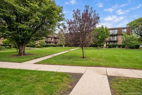 Exterior - 400 E Kensington Rd #B, Mount Prospect, IL 60056 photo 4 of 6
