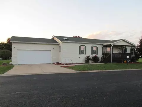 894 Meadowlark Cir, Sandwich, IL 60548