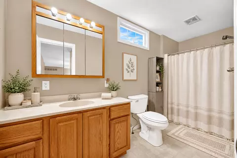 Bath - 397 E Clay St, El Paso, IL 61738 photo 1 of 6