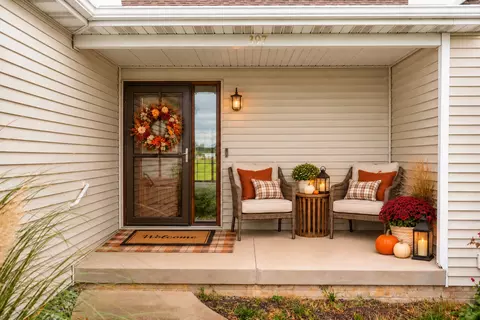 Exterior - 397 E Clay St, El Paso, IL 61738 photo 2 of 6