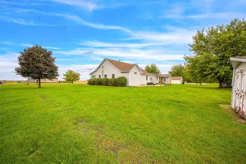 Exterior - 397 E Clay St, El Paso, IL 61738 photo 4 of 6