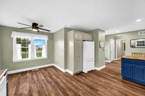 Entry Way - 397 E Clay St, El Paso, IL 61738 photo 1 of 1
