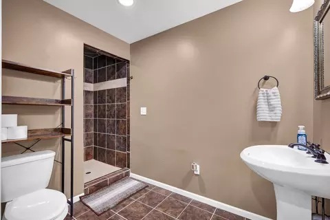 Bath - 397 E Clay St, El Paso, IL 61738 photo 5 of 6